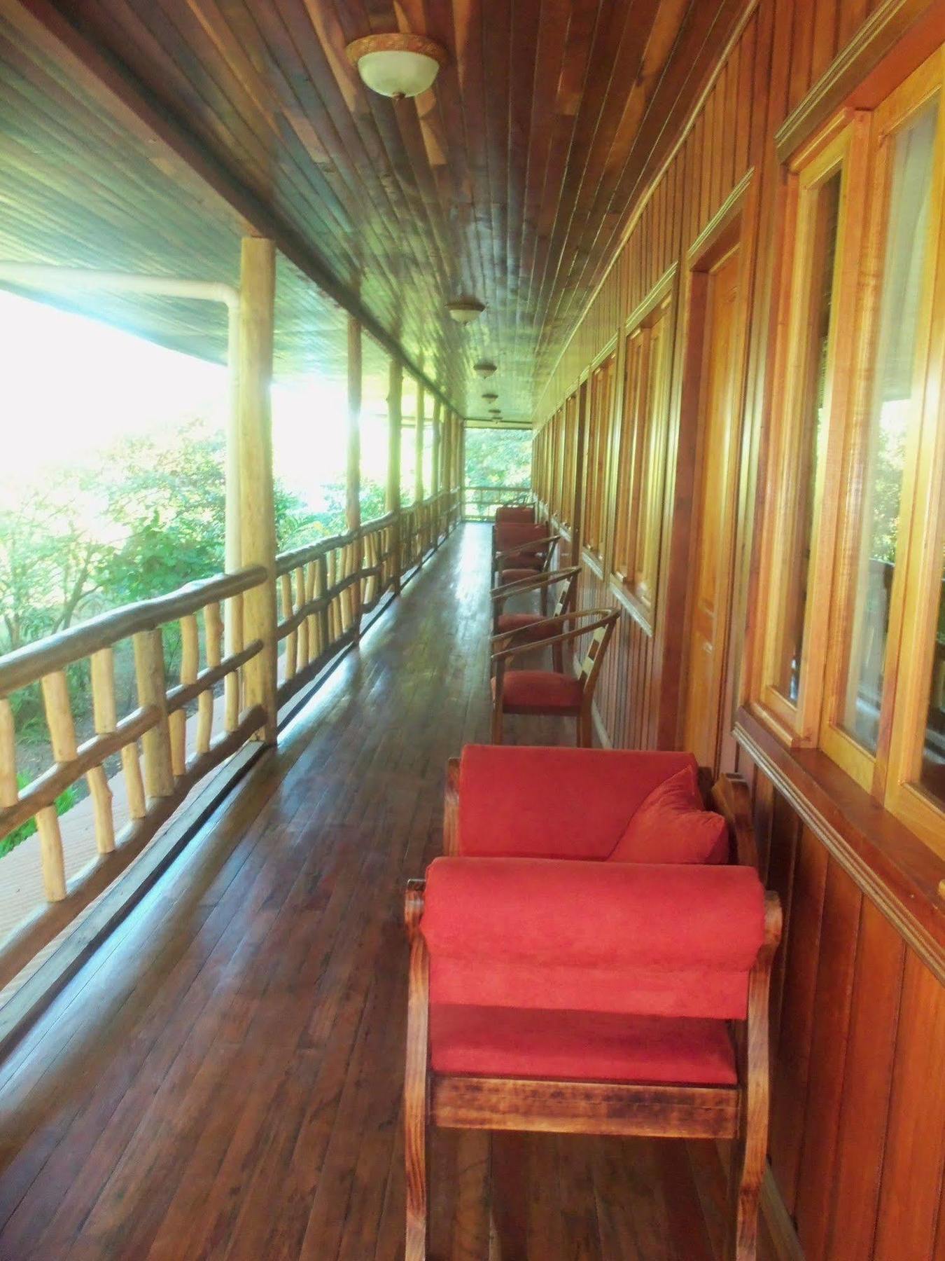 Miss Junies Lodge トルトゥゲーロ エクステリア 写真